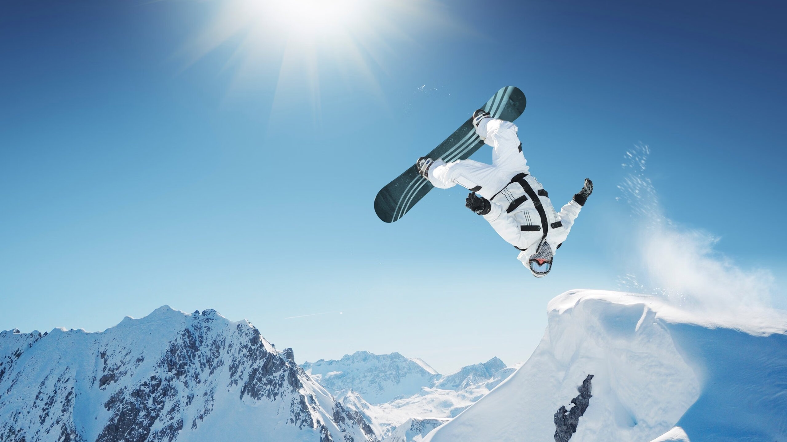 开云电竞-_穿越荒漠：沙丘之上的极限越野赛_，沙漠越野比赛视频