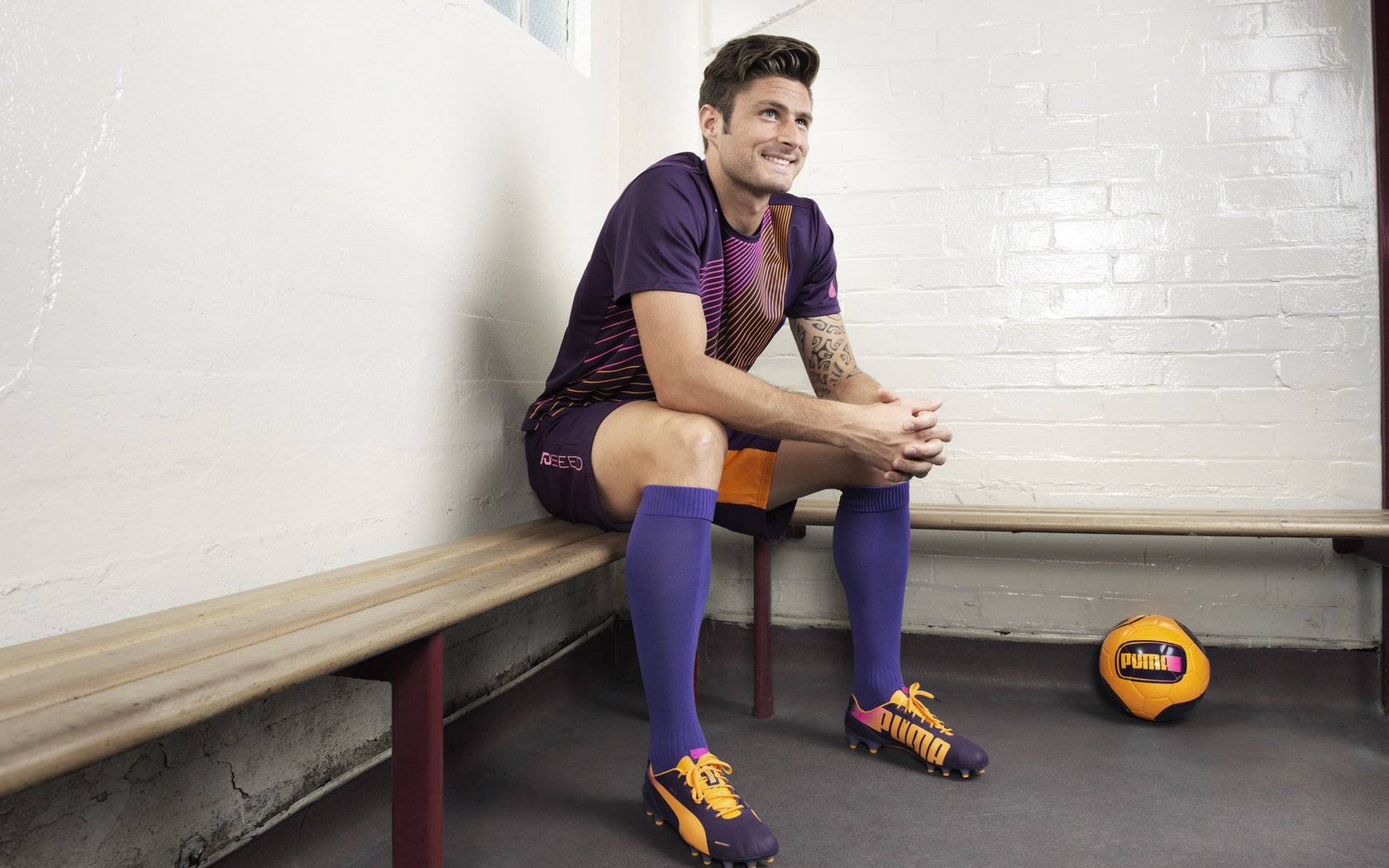 英格兰队主帅索斯盖特：球队在欧洲杯中的表现令人满意，英格索兰介绍